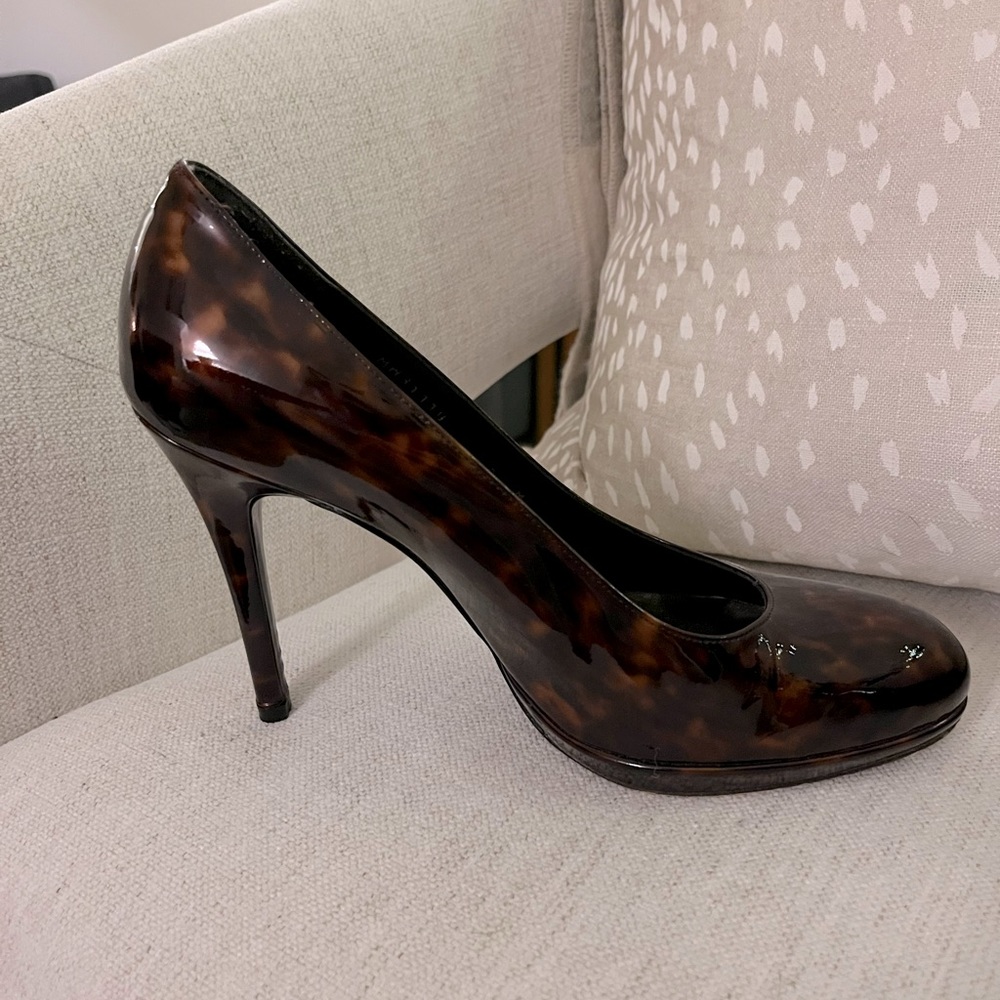 8.5 Stuart Weitzman Tortise Shell Patent Leather … - image 4